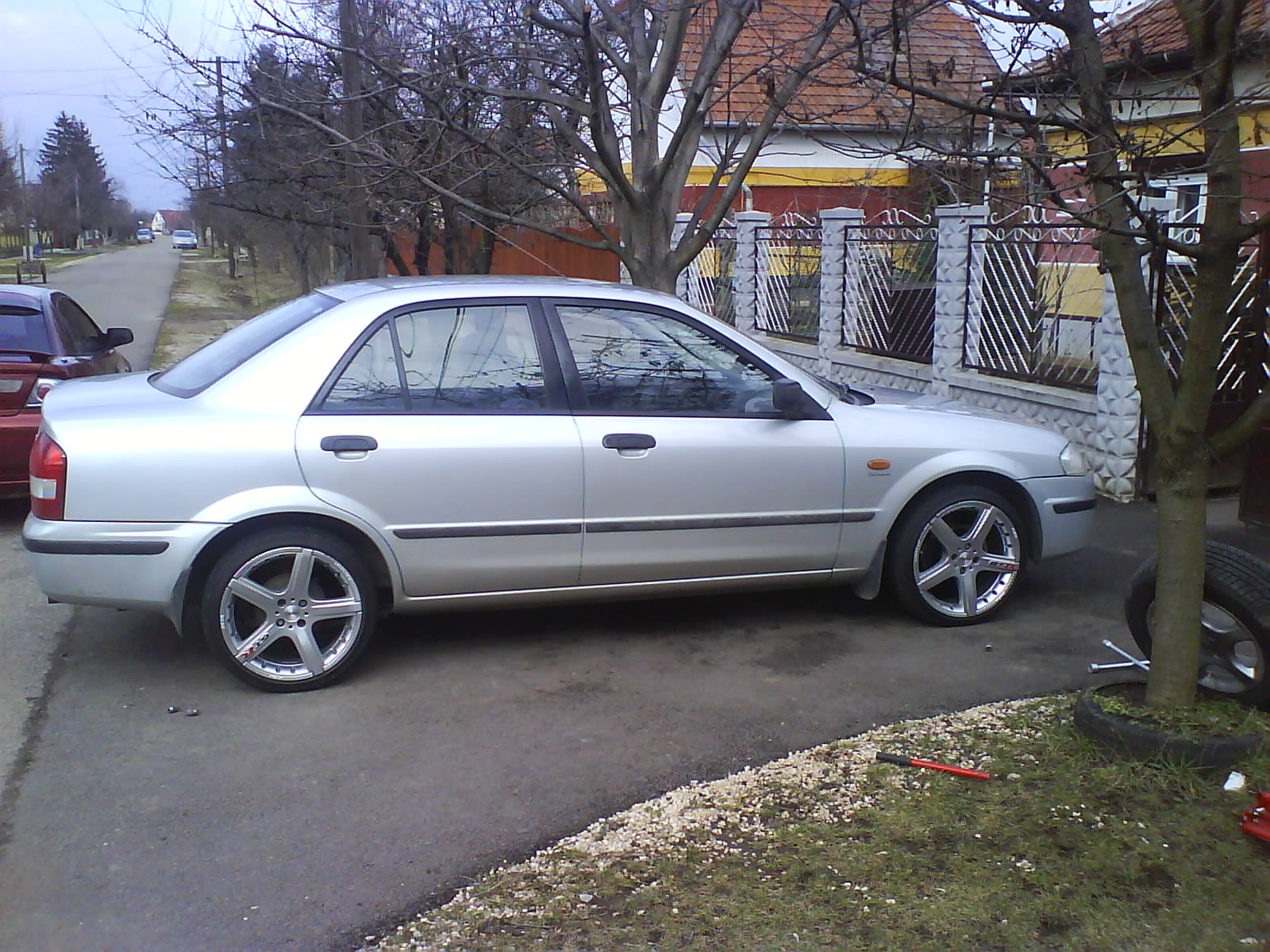 Mazda 323f vi